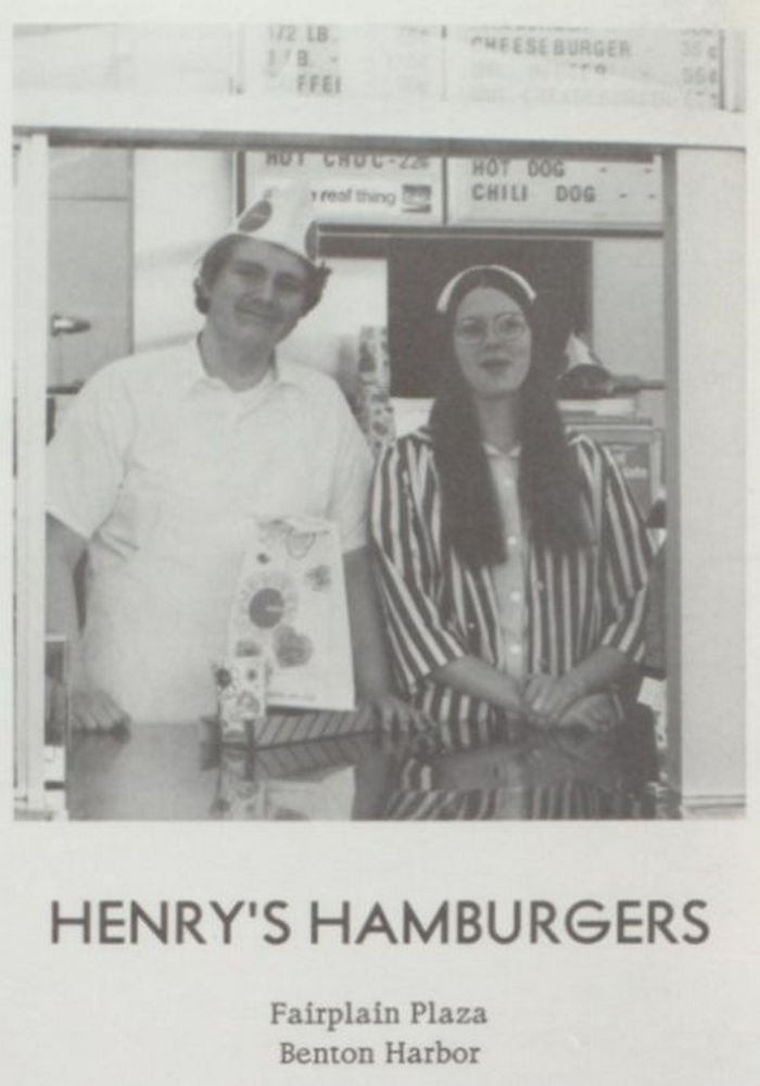 Henrys Hamburgers - Benton Harbor - Fairplain Plaza 1681 M-139